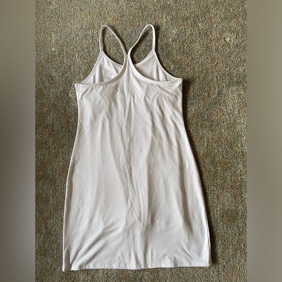 Kyodan White sport dress with built in shorts - Picture 4 of 4